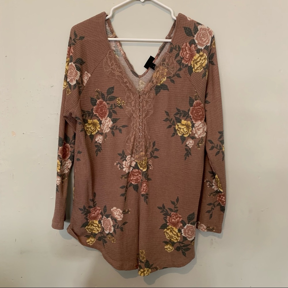 ๐ torrid Waffle Lace Detail Blouse - Picture 5 of 14
